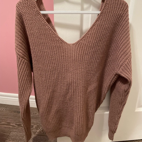 Cable knit cross back sweater - Picture 3 of 3